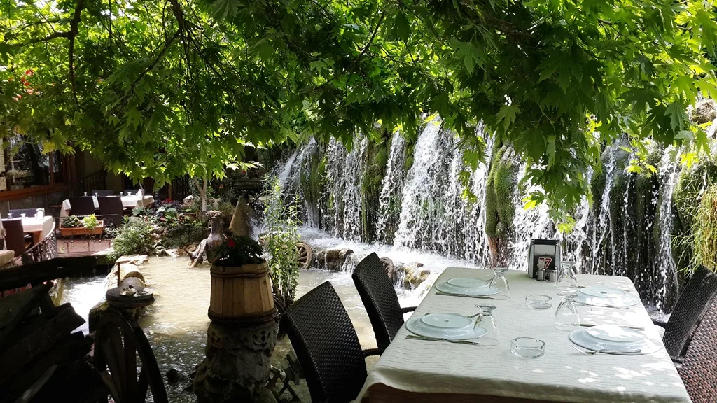 Yıldırımlar Restoran dış ve bahçe alanı